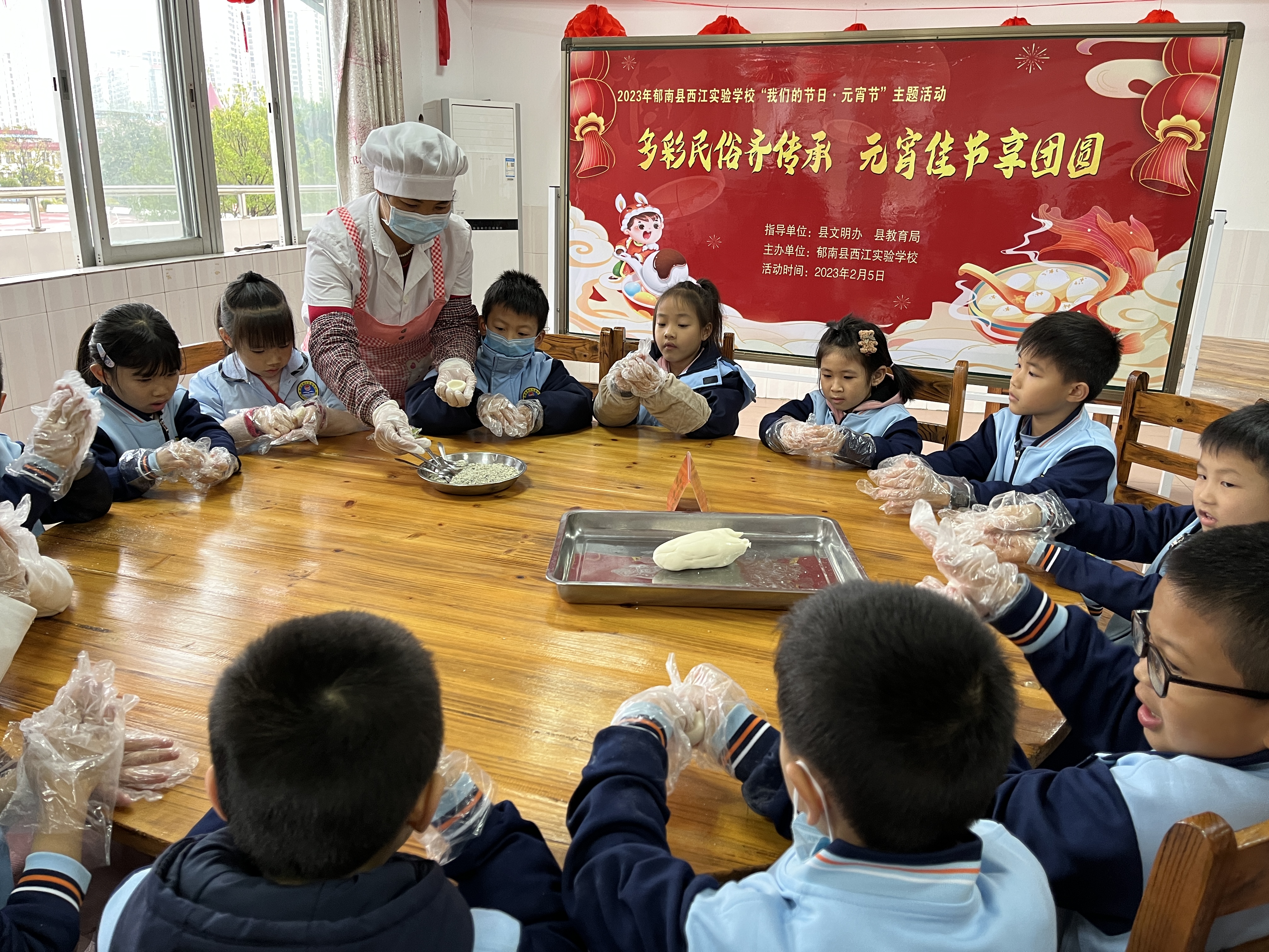 學(xué)生包湯圓.jpg