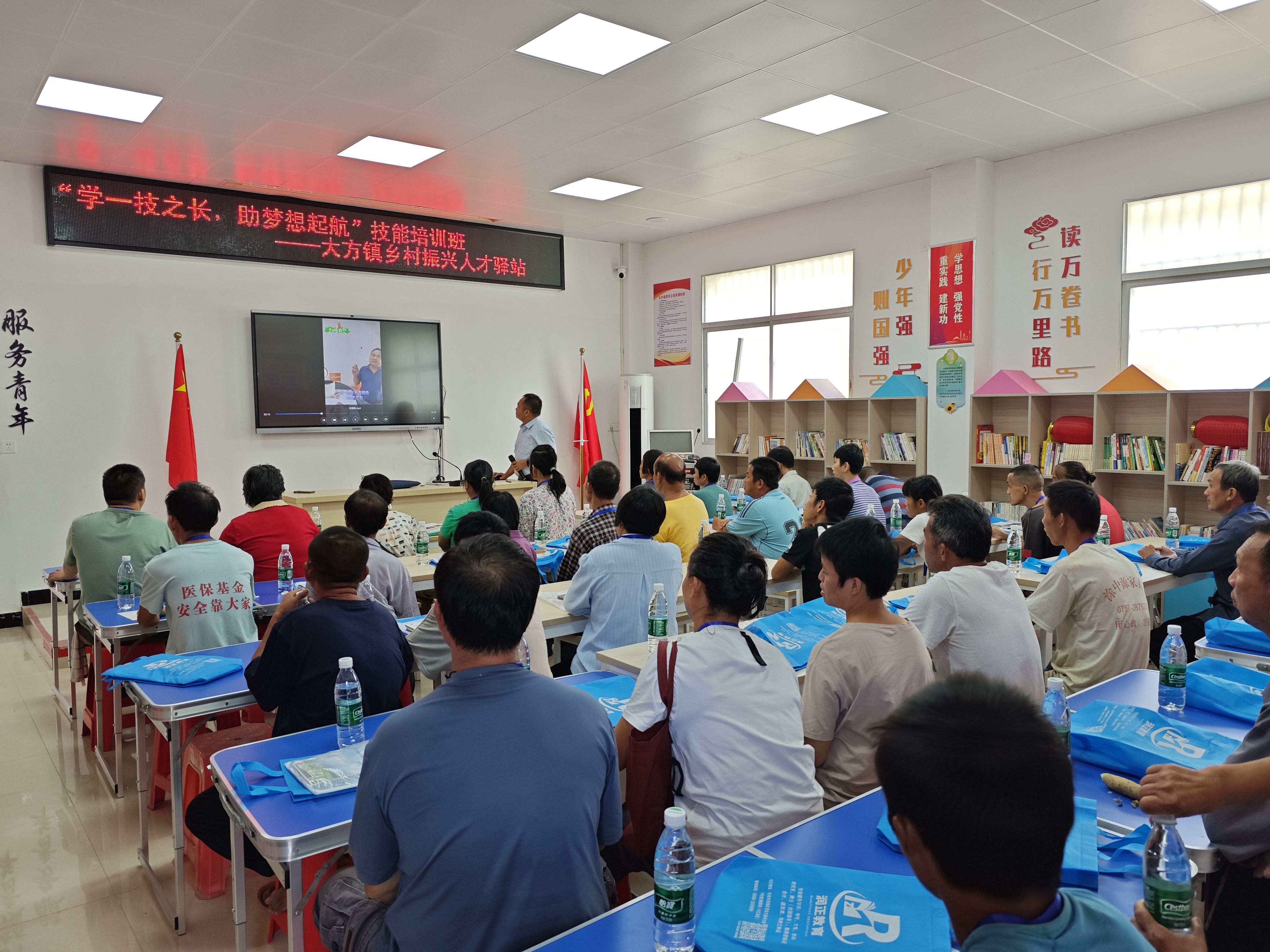 a975dff1cd3099b1b6f78af58ecef037.jpg