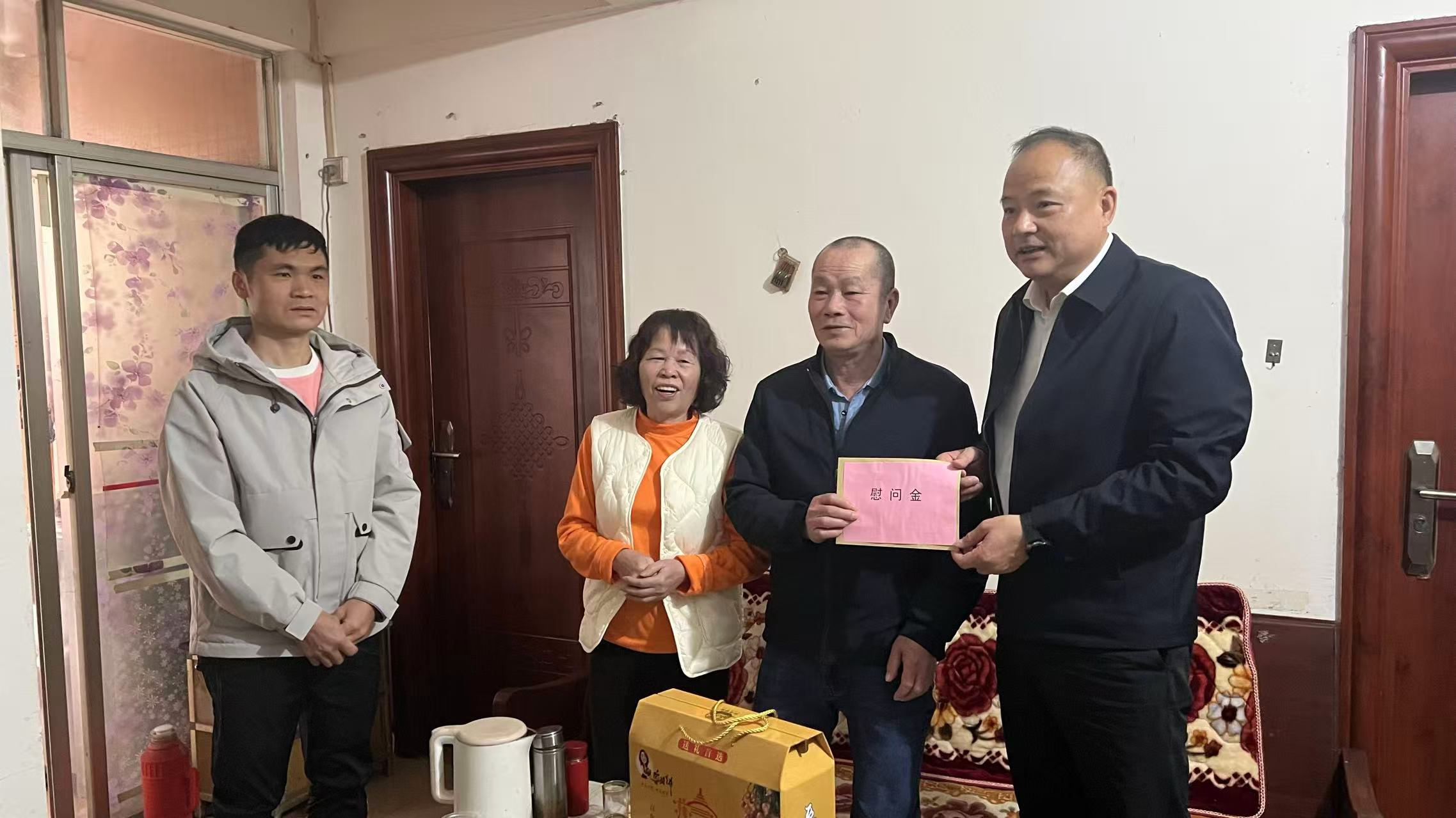 書記慰問.jpg